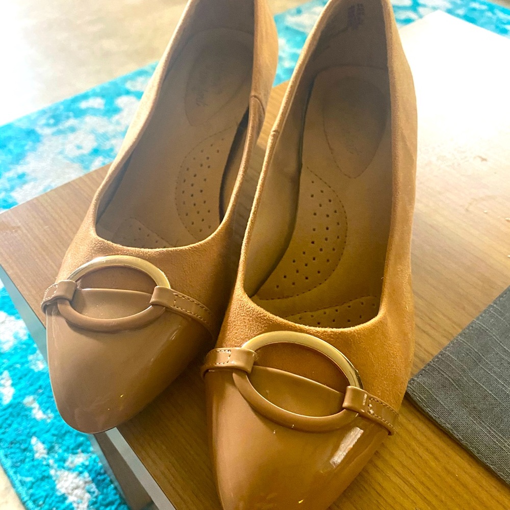 8.5 dress shoes beige